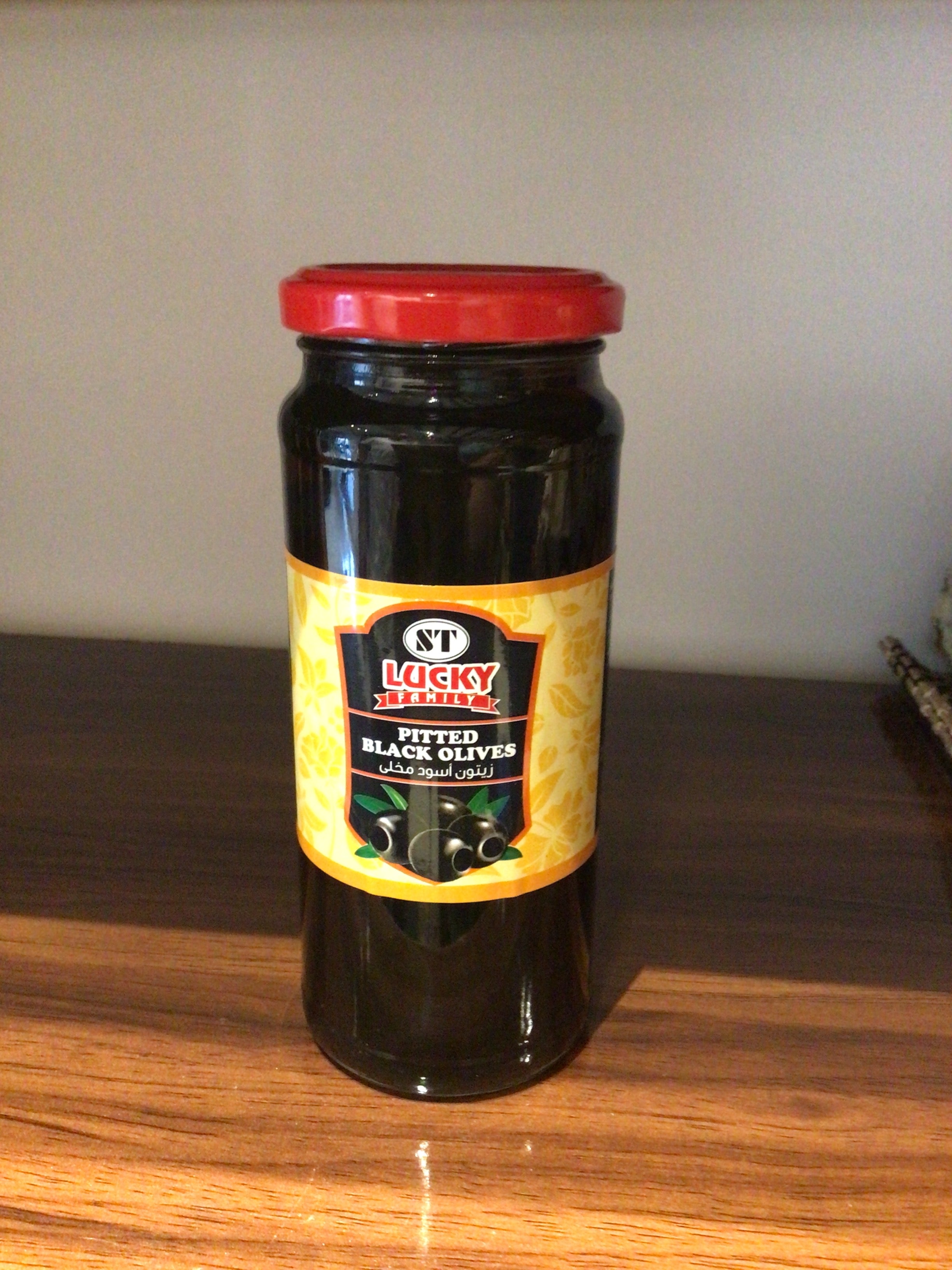 Lucky Family Pitted Black Olives